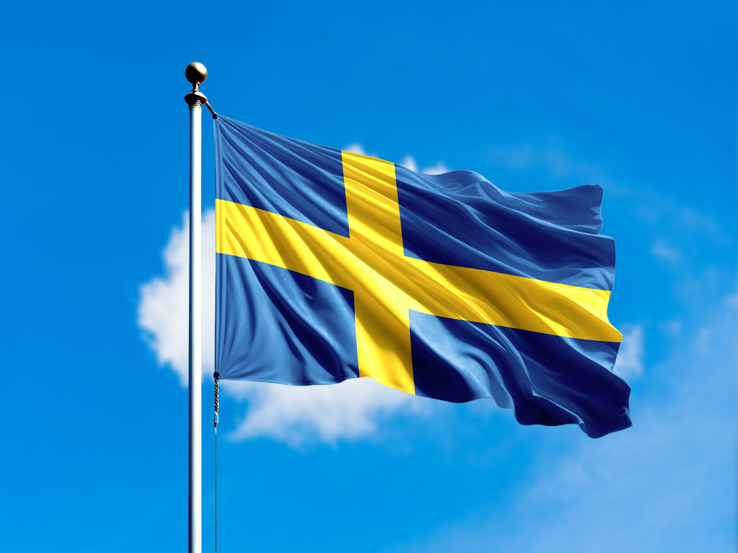 Schwedische Flagge fliegt im Wind